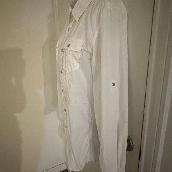 American Rag White Button-Up Shirt (UNISEX) - Picture 4 of 7